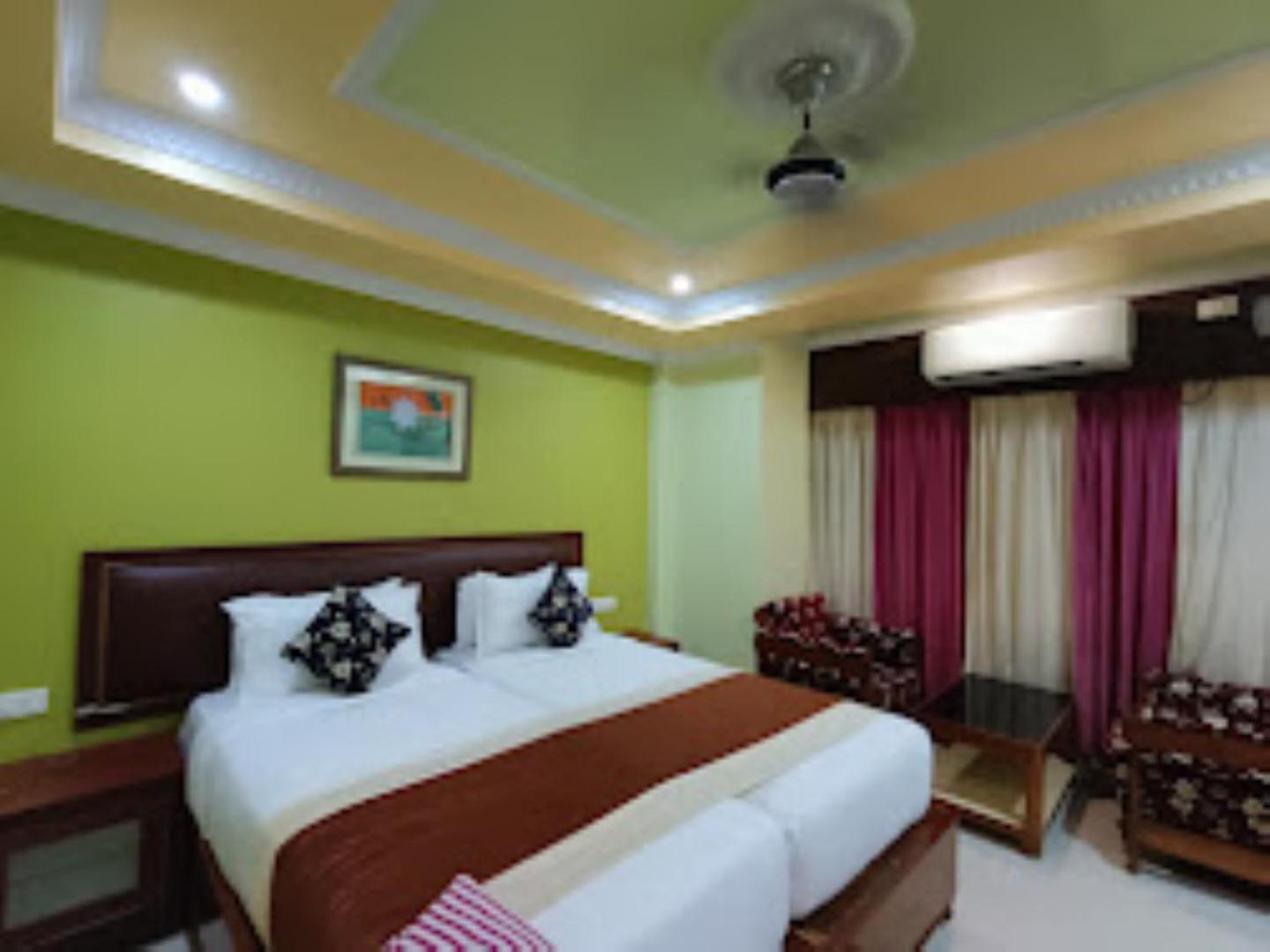 Gokul Plaza Hotel Bhubaneswar Exterior photo