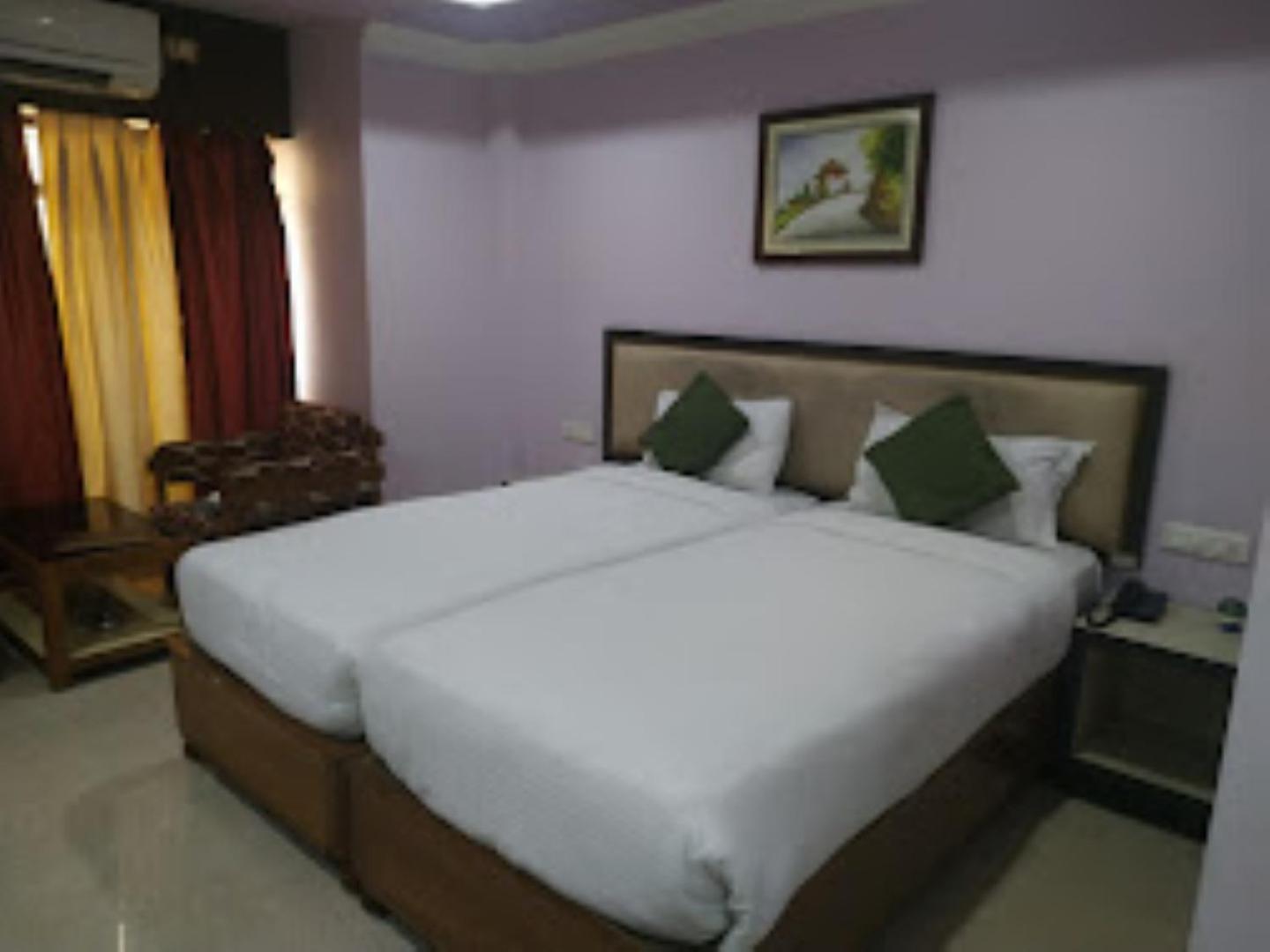 Gokul Plaza Hotel Bhubaneswar Exterior photo