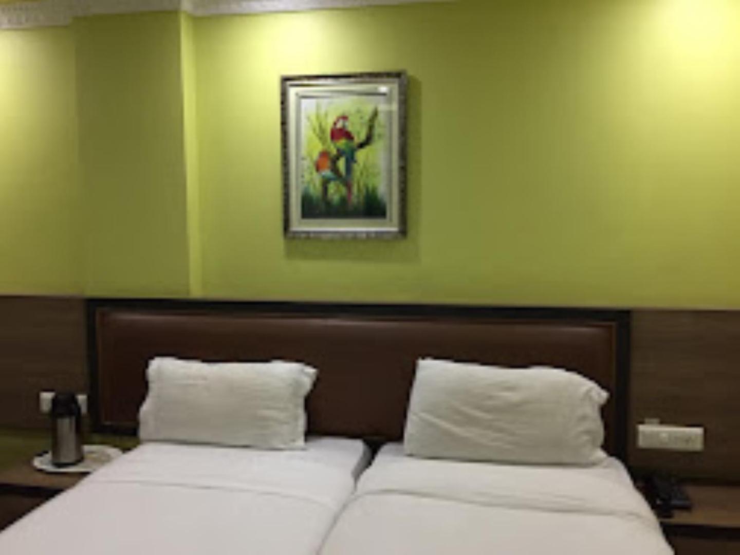 Gokul Plaza Hotel Bhubaneswar Exterior photo