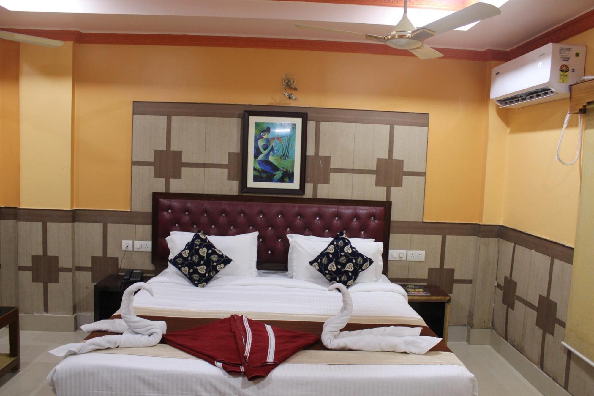 Gokul Plaza Hotel Bhubaneswar Exterior photo