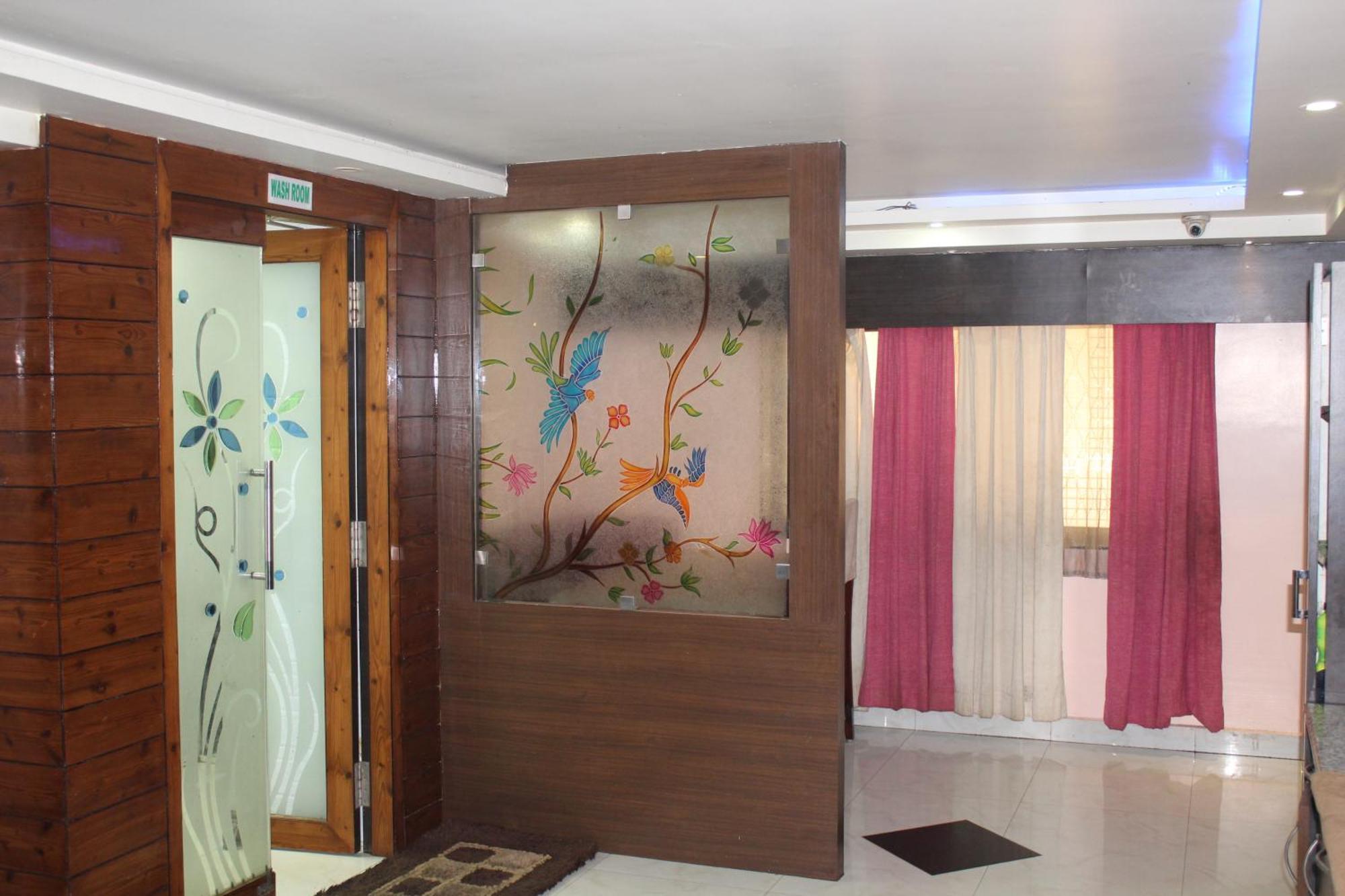 Gokul Plaza Hotel Bhubaneswar Exterior photo